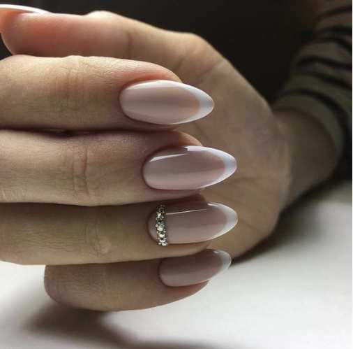 French manicure 2023